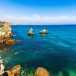 Luxury Penthouse Wstunning Sea Views, Walk To Gale דירה אלבופיירה