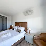 דירה Luxury Penthouse Wstunning Sea Views, Walk To Gale *