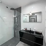 Luxury Penthouse Wstunning Sea Views, Walk To Gale