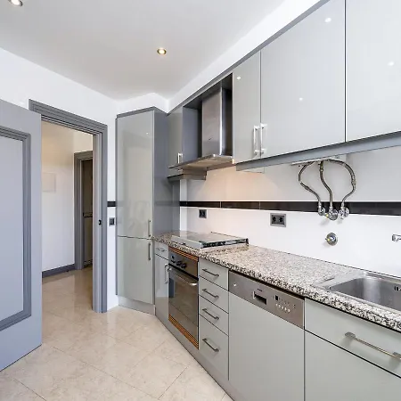 Lägenhet Luxury Penthouse Wstunning Sea Views, Walk To Gale