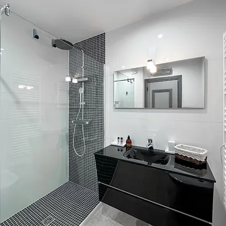 Luxury Penthouse Wstunning Sea Views, Walk To Gale