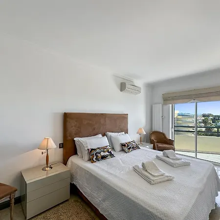 Luxury Penthouse Wstunning Sea Views, Walk To Gale *