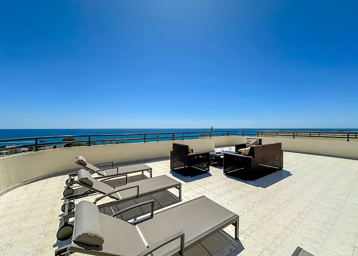 Daire Luxury Penthouse Wstunning Sea Views, Walk To Gale