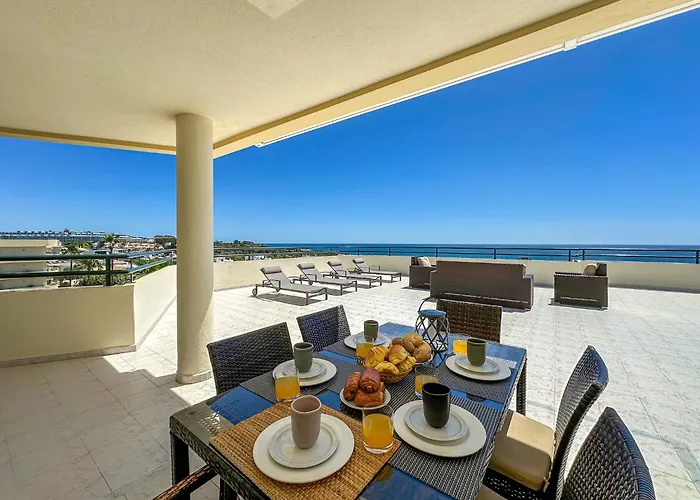 Luxury Penthouse Wstunning Sea Views, Walk To Gale