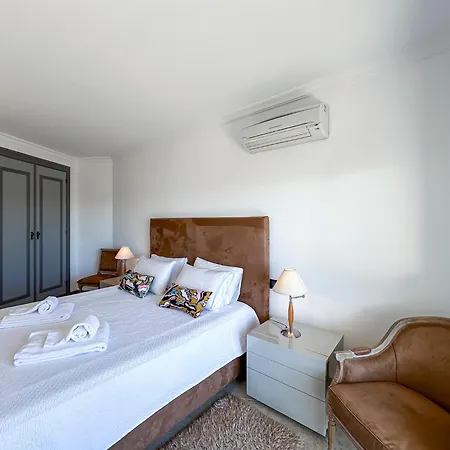 아파트 Luxury Penthouse Wstunning Sea Views, Walk To Gale *