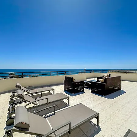 아파트 Luxury Penthouse Wstunning Sea Views, Walk To Gale